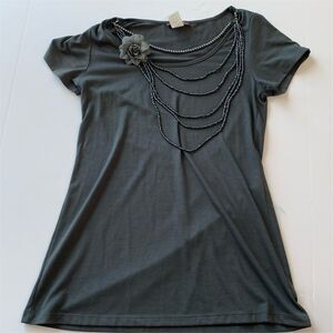 Amie Mon Women's Gray Tee M Chain &‎ Flower Embellishment